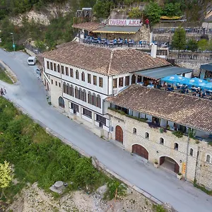 Ξενοδοχείο Ajka, Μπεράτ